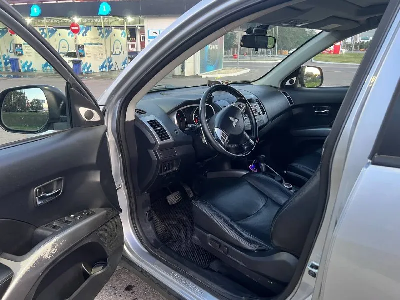 Марка: mitsubishi outlander 2.4 4wd cvt цена: 850 000₽ город: енакиево год выпуска:2007 пробег:309 000км двигатель 2.4 тип кпп: вариатор владельцев в птс: 2 срок владения: 3г описание: владельцев по факту 2 (я второй), было переоформление внутри семьи и замена номеров. на 300 000 км сделан капитальный ремонт вариатора. есть бесключевой доступ. поменянный аккумулятор в декабре 2024 года(есть гарантийный талон). по ходовой машина не стучит, не гремит. зимняя резина в комплекте. документы оригинал, 2 ключа тел: +7 949 5111 979 📞 звоните: +7(949)5111979 - фотография - 6