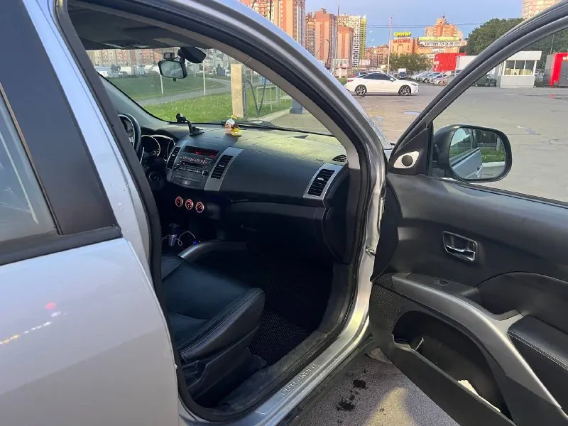Марка: mitsubishi outlander 2.4 4wd cvt цена: 850 000₽ город: енакиево год выпуска:2007 пробег:309 000км двигатель 2.4 тип кпп: вариатор владельцев в птс: 2 срок владения: 3г описание: владельцев по факту 2 (я второй), было переоформление внутри семьи и замена номеров. на 300 000 км сделан капитальный ремонт вариатора. есть бесключевой доступ. поменянный аккумулятор в декабре 2024 года(есть гарантийный талон). по ходовой машина не стучит, не гремит. зимняя резина в комплекте. документы оригинал, 2 ключа тел: +7 949 5111 979 📞 звоните: +7(949)5111979 - фотография - 7