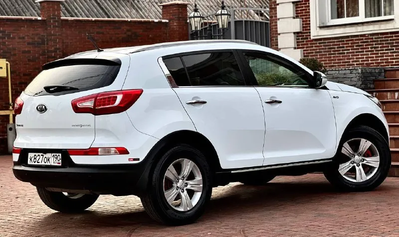 Продам kia sportage год:2011 цена:1.230.000₽ привод:полный пробег:153.000км коробка:механика :2л номер: +79494043922 или +79491003435 на обоих номерах телеграмм авто в идеальном состоянии без каких либо вложений сел и поехал, мотор и коробка в отличном состоянии, ходовая часть вся обслужена! полный привод обслужен, авто в максимальной комплектации:кожаный салон, раздельный климат контроль, парктроники, круиз контроль, камера заднего вида, обогревы всех сидений, помощь при спуске, мульти руль, датчики дождя и света, полный бортовой компьютер, и многое другое, больше информации по телефону. 📞 звоните: +7(949)4043922 - фотография - 5