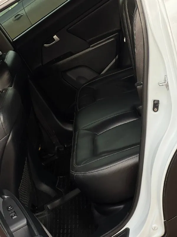 Продам kia sportage год:2011 цена:1.230.000₽ привод:полный пробег:153.000км коробка:механика :2л номер: +79494043922 или +79491003435 на обоих номерах телеграмм авто в идеальном состоянии без каких либо вложений сел и поехал, мотор и коробка в отличном состоянии, ходовая часть вся обслужена! полный привод обслужен, авто в максимальной комплектации:кожаный салон, раздельный климат контроль, парктроники, круиз контроль, камера заднего вида, обогревы всех сидений, помощь при спуске, мульти руль, датчики дождя и света, полный бортовой компьютер, и многое другое, больше информации по телефону. 📞 звоните: +7(949)4043922 - фотография - 7