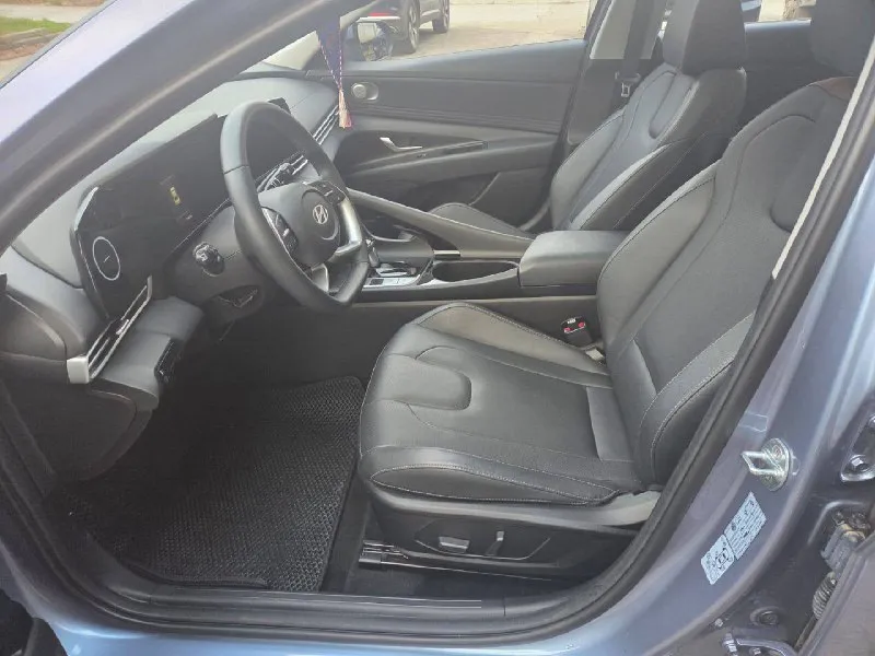 Hyundai elantra 2023 1.5 пробег: 17000км куплена в октябре 2024г один хозяин, не бита, не крашена. состояние идеальное. допов на 100 000 рублей. цена: 2 450 000р торг, обмен. tg: @nestviks +79953988810 андрей 📞 звоните: +7(995)3988810 - фотография - 5