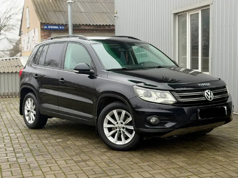 Volkswagen tiguan год-2011 полный привод мотор-2.0 бенз коробка-автомат цена-1.265.000 торг-обмен номер +79497546213 машина в идеальном состояние и вложений не требует кузов без дефектов, мотор коробка и ходовая также же без нареканий, сели и поехали по электрике так же всё исправно салон ухожен и не прокурен замены масла каждые 6 тысяч км богатая комплектация электро регулировка зеркал, полный электро пакет, кожаный мультируль, датчик света и дождя, круиз контроль, двух зонный климат, подогрев сидений, мультимедиа с блютуз за машину не стыдно - фотография - 2