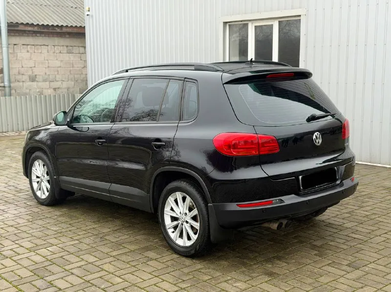 Volkswagen tiguan год-2011 полный привод мотор-2.0 бенз коробка-автомат цена-1.265.000 торг-обмен номер +79497546213 машина в идеальном состояние и вложений не требует кузов без дефектов, мотор коробка и ходовая также же без нареканий, сели и поехали по электрике так же всё исправно салон ухожен и не прокурен замены масла каждые 6 тысяч км богатая комплектация электро регулировка зеркал, полный электро пакет, кожаный мультируль, датчик света и дождя, круиз контроль, двух зонный климат, подогрев сидений, мультимедиа с блютуз за машину не стыдно - фотография - 3