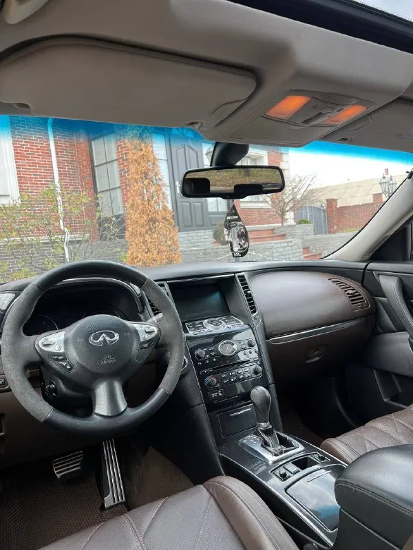 Infinity fx35 цена 1.685.000 торг-обмен номер: +79496358178 автомобиль в идеальнейшем состоянии вложений не требует от слова совсем замена масла каждые 6 тысяч км мотор 3.5 бензин работает как часы, не дымит и не троит коробка автомат, переключает плавно, без дёрганий и пинков, ходовая часть вся обслужена, за машину не стыдно ! богатая комплектация, без ключевой доступ, кнопка старт стоп, подсветка дверей, память сидений, электро регулировка сидений и зеркал, полный электро пакет, датчик света и дождя, кожаный мультируль с альконтарой, обдув и подогрев сидений, двух зонный климат контроль, хорошая мультимедиа, люк, полный привод - фотография - 8