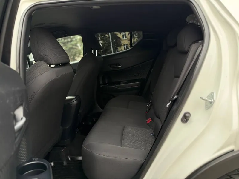 Продам toyota c-hr год:2019 пробег:156.000км цена:1.720.000₽ торг :2литр коробка:автоматическая 7ступеней номер: +79495011956 или +79491003435 телеграмм ват сап авто в отличном состоянии без каких либо вложений! техническая часть авто не побоюсь этого слова новая! по кузову у авто тоже замечаний нет не ржавчины не вмятин, кузов отполирован и покрыт керамикой, салон в хорошем состоянии чистый без дырок и посторонних запахов, авто любили и ухаживали, машинка в хорошей комплектации:раздельный климат контроль, парктроник зад перед, электра ручник, мульти руль, подогревы сидений и руля, камера заднего вида, большой монитор, aux, bt. car play, датчик света и дождя, полный бортовой компьютер, три стиля вождения:есо, sport, comfort, и много всего остального! два комплекта ключей! больше информации по телефону 📞 звоните: +7(949)5011956 - фотография - 9