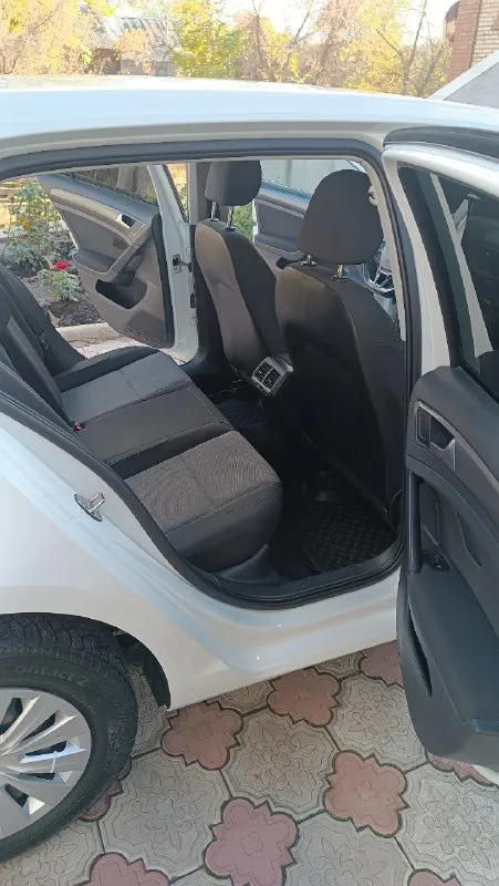 Г. донецк продаётся volkswagen golf 7 1,2 турбо 105 л. с. коробка: dsg dq200(роботизированная) 2013 г. в. пробег: 120 000км (оригинальный) собственник. отличное состояние. 2 комплекта резины, 2 ключа. любые проверки. продажа с полным переоформлением. все интересующие вопросы по телефону: +7949-403-53-55 цена: 1,250 000 руб. 📞 звоните: +7(949)4035355 - фотография - 10