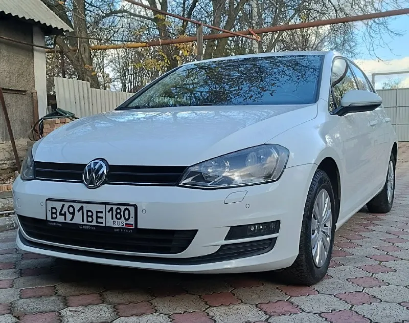 Г. донецк продаётся volkswagen golf 7 1,2 турбо 105 л. с. коробка: dsg dq200(роботизированная) 2013 г. в. пробег: 120 000км (оригинальный) собственник. отличное состояние. 2 комплекта резины, 2 ключа. любые проверки. продажа с полным переоформлением. все интересующие вопросы по телефону: +7949-403-53-55 цена: 1,250 000 руб. 📞 звоните: +7(949)4035355 - фотография - 2