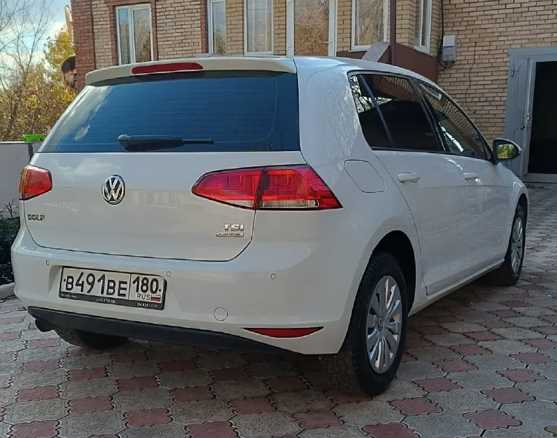 Г. донецк продаётся volkswagen golf 7 1,2 турбо 105 л. с. коробка: dsg dq200(роботизированная) 2013 г. в. пробег: 120 000км (оригинальный) собственник. отличное состояние. 2 комплекта резины, 2 ключа. любые проверки. продажа с полным переоформлением. все интересующие вопросы по телефону: +7949-403-53-55 цена: 1,250 000 руб. 📞 звоните: +7(949)4035355 - фотография - 4