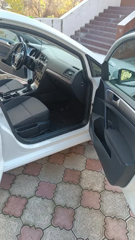 Г. донецк продаётся volkswagen golf 7 1,2 турбо 105 л. с. коробка: dsg dq200(роботизированная) 2013 г. в. пробег: 120 000км (оригинальный) собственник. отличное состояние. 2 комплекта резины, 2 ключа. любые проверки. продажа с полным переоформлением. все интересующие вопросы по телефону: +7949-403-53-55 цена: 1,250 000 руб. 📞 звоните: +7(949)4035355 - фотография - 9