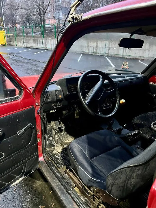 Продам ваз 2121 нива цена 255 000 р торг газ - бензин, газ работает отлично мосты раздатка все работают коробка 5 ступка литые диски с резиной ровные не бьют по трассе едет вибраций нет мотор тянет хорошо не дымит все в рабочем состоянии печка греет, поворотники стопы габариты ближний дальний раздатка понижайка все включается документы чистые без штрафов и запретов могу признать куда нужно смотреть город макеевка тел +79496380113 - фотография - 9