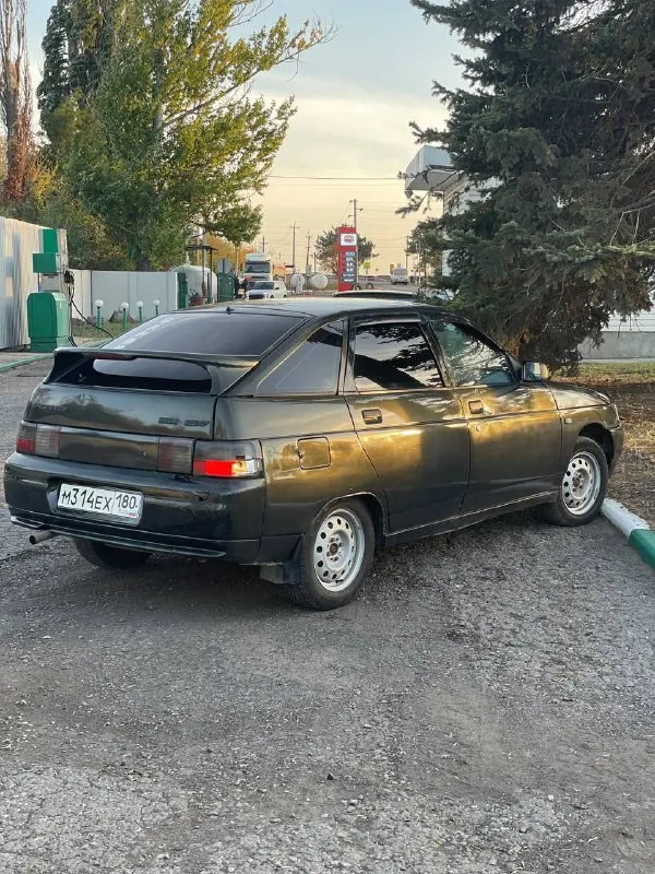 Ваз 2112 2006г двигатель 1.6, 16кл была замена ремня, роликов, помпы, термостат, передние - задние тормоза и новая печка с патрубками заменено масло с фильтром, установлены новые датчики новое сцепление дно целое, стаканы без гнили и дыр машина на половину в шумке ухоженный салон с приоры новые штампы r14 на зимней резине хорошая музыка, саб ежедневный ход переоформление без проблем 200₽ по вопросам в лс или на номер +79499826171 - фотография - 4