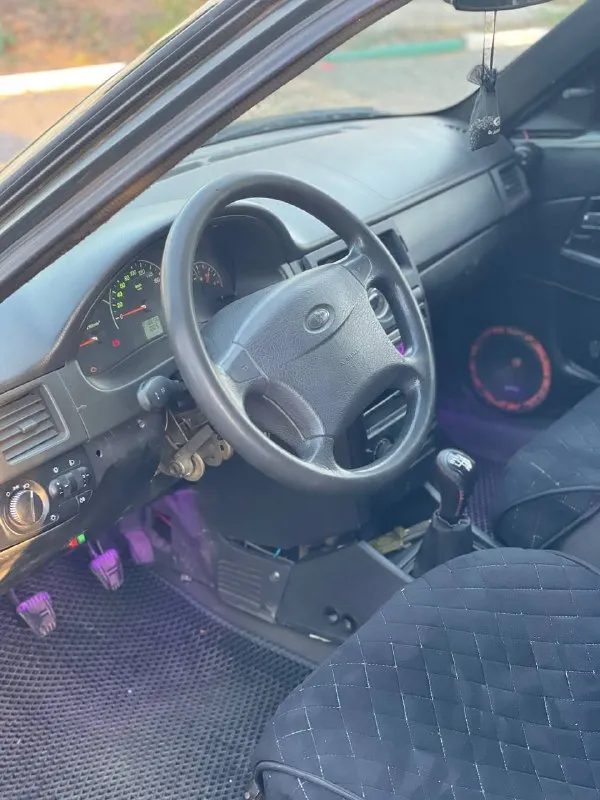 Ваз 2112 2006г двигатель 1.6, 16кл была замена ремня, роликов, помпы, термостат, передние - задние тормоза и новая печка с патрубками заменено масло с фильтром, установлены новые датчики новое сцепление дно целое, стаканы без гнили и дыр машина на половину в шумке ухоженный салон с приоры новые штампы r14 на зимней резине хорошая музыка, саб ежедневный ход переоформление без проблем 200₽ по вопросам в лс или на номер +79499826171 - фотография - 6