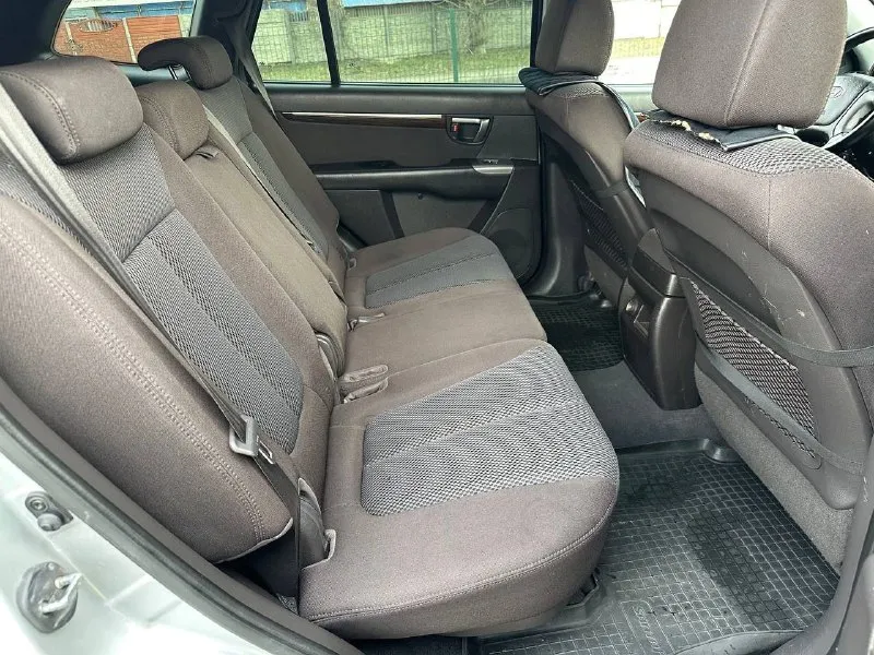 Продам hyundai santa fe|2011г мотор 2.4 бензин работает идеально! коробка автомат полных привод 4х4 двухзонный климат круиз контроль подогрев сидений подогрев зеркал мульте руль монитор с навигацией bluetooth, aux, usb парктроники зад перед 2 ключа от собственницы осмотр-алчевск цена-1.195.000₽ все вопросы по телефону:+79595017203 - фотография - 9