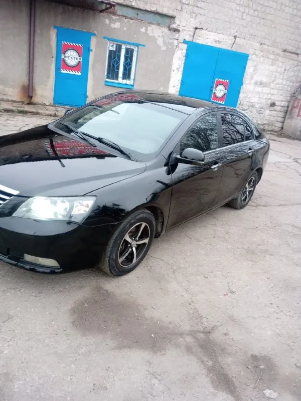 Продам geely emgrand год 2013 автомобиль в очень достойном состоянии без гнили и карозий двигатель 1,8 цеповой работает идеально масло от замены до замены лью 5w40 датчик света фары линзованые датчик дождя работает парктроники 4 стеклоподъёмники подушки безопасности гидроусилитель руля кондиционер работает холодит салон чистый и опрятный работает абсолютно каждая кнопочка резина лето и зима шиповка цена 455 т р торг автомобиль в г харцызск и просьба кому далеко ехать или скучно нескем поболтать не звоните не тратьте моё время спасибо за понимание. или меняю на строй материалы. документы в порядке любой вид оформления птс оригинал за 12 лет её существования 2 хозяина было произведено детеленг полировка кузова и покрыта керамикой +79494402032 - фотография - 3