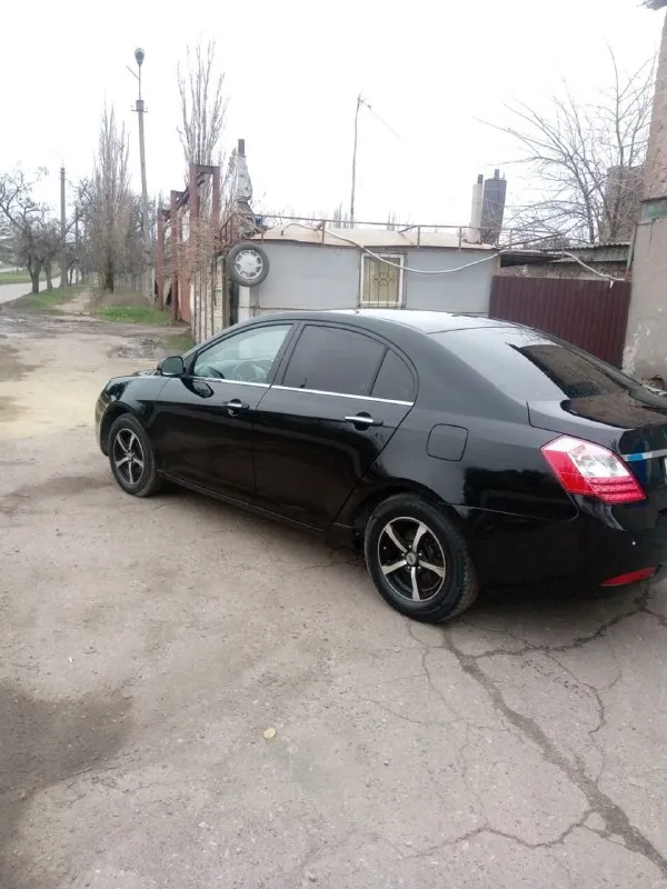 Продам geely emgrand год 2013 автомобиль в очень достойном состоянии без гнили и карозий двигатель 1,8 цеповой работает идеально масло от замены до замены лью 5w40 датчик света фары линзованые датчик дождя работает парктроники 4 стеклоподъёмники подушки безопасности гидроусилитель руля кондиционер работает холодит салон чистый и опрятный работает абсолютно каждая кнопочка резина лето и зима шиповка цена 455 т р торг автомобиль в г харцызск и просьба кому далеко ехать или скучно нескем поболтать не звоните не тратьте моё время спасибо за понимание. или меняю на строй материалы. документы в порядке любой вид оформления птс оригинал за 12 лет её существования 2 хозяина было произведено детеленг полировка кузова и покрыта керамикой +79494402032 - фотография - 4