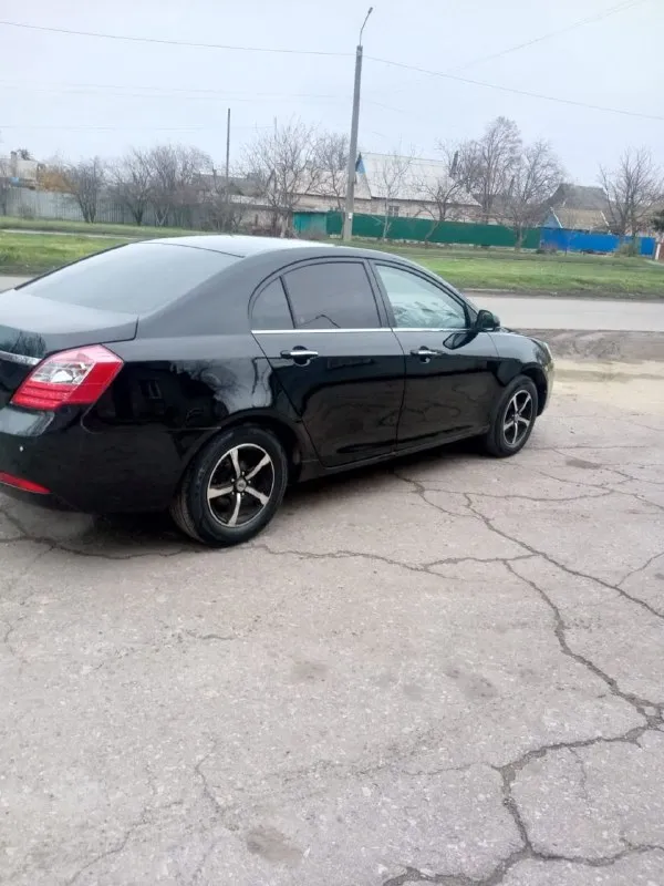 Продам geely emgrand год 2013 автомобиль в очень достойном состоянии без гнили и карозий двигатель 1,8 цеповой работает идеально масло от замены до замены лью 5w40 датчик света фары линзованые датчик дождя работает парктроники 4 стеклоподъёмники подушки безопасности гидроусилитель руля кондиционер работает холодит салон чистый и опрятный работает абсолютно каждая кнопочка резина лето и зима шиповка цена 455 т р торг автомобиль в г харцызск и просьба кому далеко ехать или скучно нескем поболтать не звоните не тратьте моё время спасибо за понимание. или меняю на строй материалы. документы в порядке любой вид оформления птс оригинал за 12 лет её существования 2 хозяина было произведено детеленг полировка кузова и покрыта керамикой +79494402032 - фотография - 5