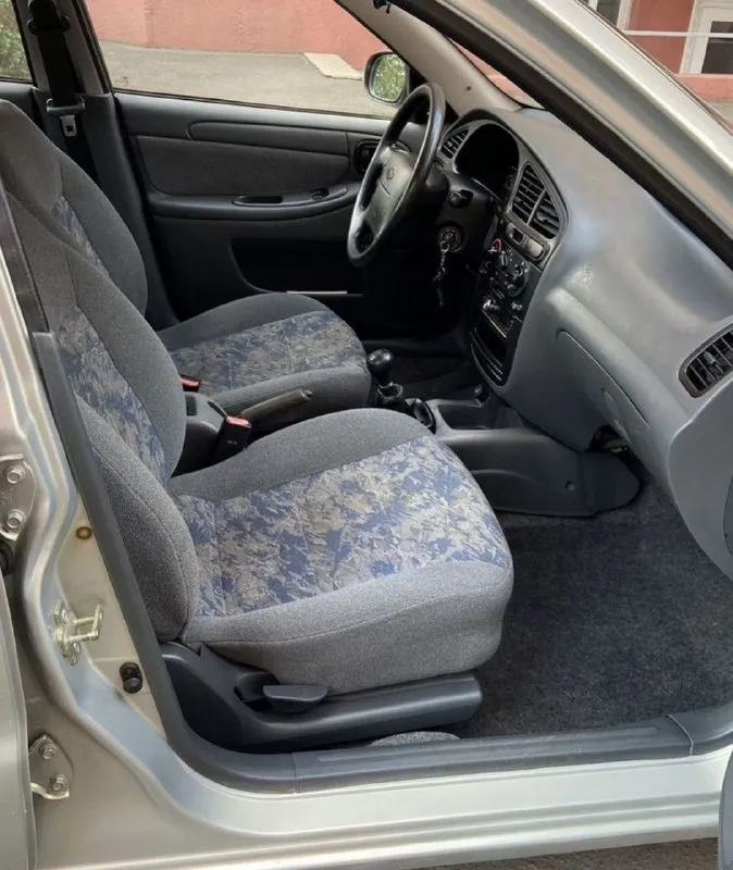 Продам ! ланос -шевролет 1.5 дв. год 2008 / пробег 157 родного ! есть гур-кондей _ подушка безопасности электро _подемники / сигналка центральный замок, 2 ключа _есть газовое оборудывание евро 4 / лежит в гараже кому нада от дам )! резина зима проктически новая / машина реально уходина геометрия вся родная - любые проверки / в семье 4 года не когда не подводила в любое время года! цена 335 руб +79496585210 - фотография - 5