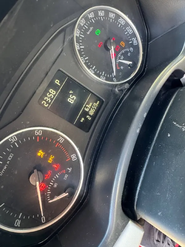 Донецк +79498462389 октавия а5 цена 900 т. ₽. торг год 2011 бензин 1.8 турбо пробег 218 т. 2 комплекта резины на титанах зима / лето 2 комплекта ковриков. второй хозяин. петровский район. - фотография - 10