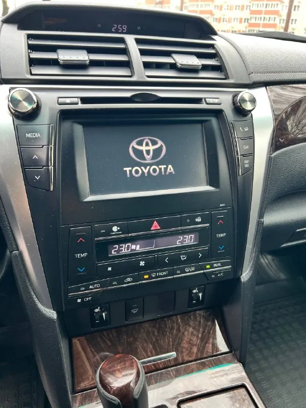 Представляю вашему вниманию эксклюзивный автомобиль для ценителей данной модели toyota camry 2015 года xv55 2.5 объем в идеальном состоянии как технически так и по кузову не одной крашеной детали нету весь кузов в родном окрасе стекло все родные оригинал состояния салона отличное сделано полное то: все масла и фильтра были заменены, заменен ремень привода, были заменены свечи ( оригинал toyota ) сделана керамика всего кузова без дтп, без страховых выплат, без скручено пробега все оригинальные автотека полностью зеленая история автомобиля превосходная по запросу могу отправить много денег и сил было вложила с любовью в этот автомобиль продажа от собственника цена 1.990.000р 89814574884 донецк - фотография - 5