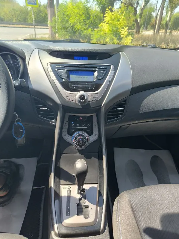 Марка: hyundai elantra ⚙️двигатель 1.6л ⛽️вид топлива:бензин 📅год выпуска: 2013 💴цена: 999 999 ₽ 🔥🔥🔥 🗺️пробег:260.000 км 📦кпп:автомат 📱номер телефона: +7-949-755-26-61; +7-990-026-20-61 📝описание: •кондиционер • 4 эл стекло подъёмники •усилитель руля • электро регулировки зеркал •подогревы сидений • мультимедия usb, aux bluetooth •мультируль 📲 tg: павел 📞 звоните: +7(949)7552661 - фотография - 3