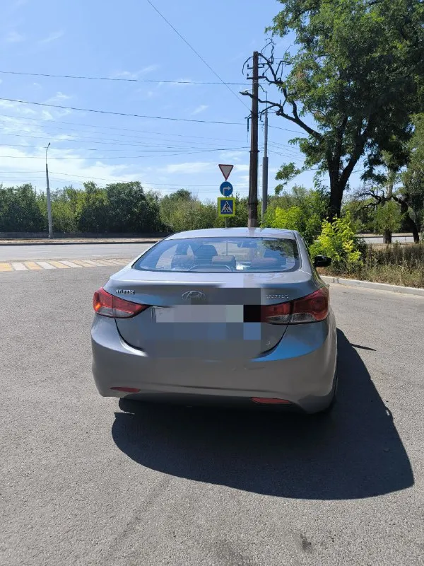 Марка: hyundai elantra ⚙️двигатель 1.6л ⛽️вид топлива:бензин 📅год выпуска: 2013 💴цена: 999 999 ₽ 🔥🔥🔥 🗺️пробег:260.000 км 📦кпп:автомат 📱номер телефона: +7-949-755-26-61; +7-990-026-20-61 📝описание: •кондиционер • 4 эл стекло подъёмники •усилитель руля • электро регулировки зеркал •подогревы сидений • мультимедия usb, aux bluetooth •мультируль 📲 tg: павел 📞 звоните: +7(949)7552661 - фотография - 5
