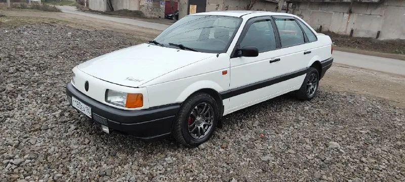 Г. енакиево, volkswagen в3 в идеальном состоянии 1.6 турбо последние 12 лет в одной семье, обслужен полностью, лето на родных фирменных дисках, машина на зимней резине, ящик новых запчастей в придачу, рыжиков вмятин царапин нет, низа дверей в заводском герметике огромный багажник и много места в салоне, салон в идеальном состоянии. 270 тыс. руб. +79494084990 📲 tg: сергей пахомов 📞 звоните: +7(949)4084990 - фотография - 2
