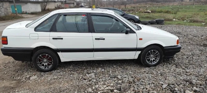 Г. енакиево, volkswagen в3 в идеальном состоянии 1.6 турбо последние 12 лет в одной семье, обслужен полностью, лето на родных фирменных дисках, машина на зимней резине, ящик новых запчастей в придачу, рыжиков вмятин царапин нет, низа дверей в заводском герметике огромный багажник и много места в салоне, салон в идеальном состоянии. 270 тыс. руб. +79494084990 📲 tg: сергей пахомов 📞 звоните: +7(949)4084990 - фотография - 5