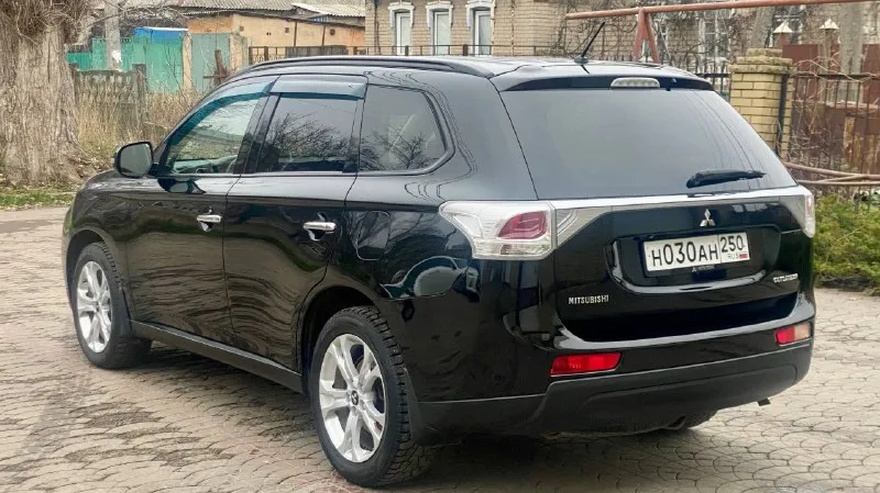 🔥🔥🔥🔥🔥🔥 🚘mitsubishi outlander 3 в комплектации instyle! ✅год выпуска 2013,в эксплуатации с 2014! 🔥птс оригинал! 🔥два ключа и сервисные книги! ✅без дтп! ✅полный привод! - фотография - 3