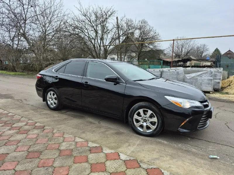 Продам toyota camri 2017 года, с простым и самым надёжным двигателем 2.5 и самая простая и надёжная... - фотография