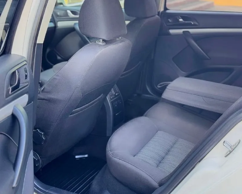 Продам skoda octavia 1.8 tsi на автомате (6-ти ступенчатый aisin) в отличной комплектации чешская сборка 2012 год, передний привод собственник оригинальный пробег 167 тыс. км полностью обслужена новая летняя резина абсолютно все работает без рыжиков, гнили и тд. комплектация elegance+: мультируль датчик дождя и света автокорректор фар омыватель фар заводской ксенон+лед в противотуманках и габаритах+динамический повторитель в зеркалах круиз-контроль премиальная акустика bolero 2-х зонный климат контроль подогрев передних сидений и задних, зеркал и заднего стекла складывание зеркал стеклоочиститель заднего стекла 4 электростеклоподъемника с доводчиком передний подлокотник и задний парктроники задние датчик давления в шинах 2 ключа и тд. цена 1🍋245 возможна продажа в кредит машина находится в донецке торг у капота +79495776572 📞 звоните: +7(949)5776572 - фотография - 8