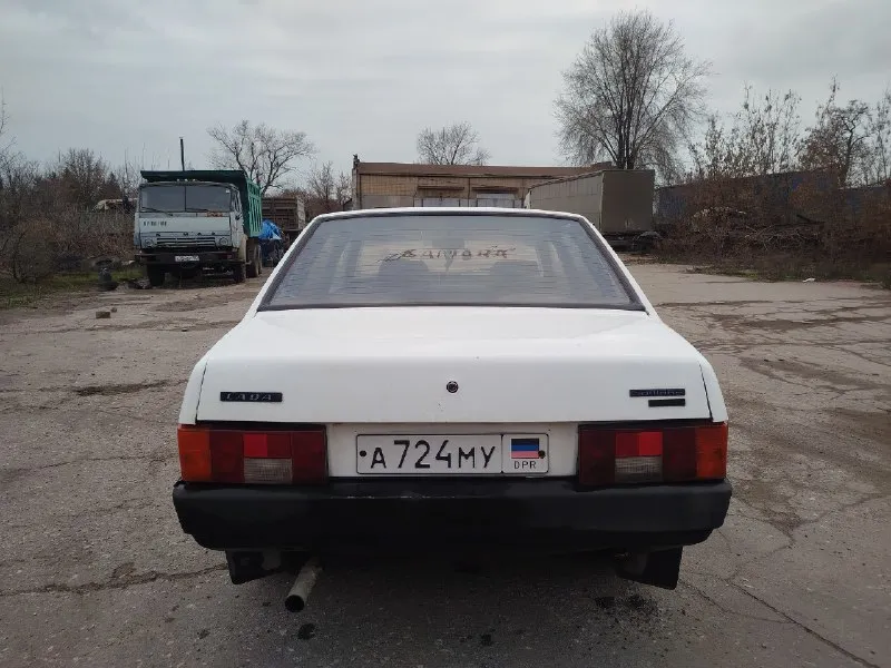 Продам ваз 21099, 1996 г. , 1.5л карбюратор, 5 ступка, по документам времянка днр (есть укр. доки, без проблем можно переоформить на постоянный рф учет с участием хозяина, либо же на временный рф). стоит газ евро 2, дно и пороги в живом состояние, светит каждая лампочка, печка греет, стоит приятная музыка, по ходовке 4/5, резина зима, машина полностью подготовлена к зиме, машина каждый день на ходу, сел и поехал, из минусов нужно настроить кулису. цена: 95.000. осмотр г. енакиево, связь +79493748716, либо же личные сообщения. 📞 звоните: +7(949)3748716 - фотография - 2