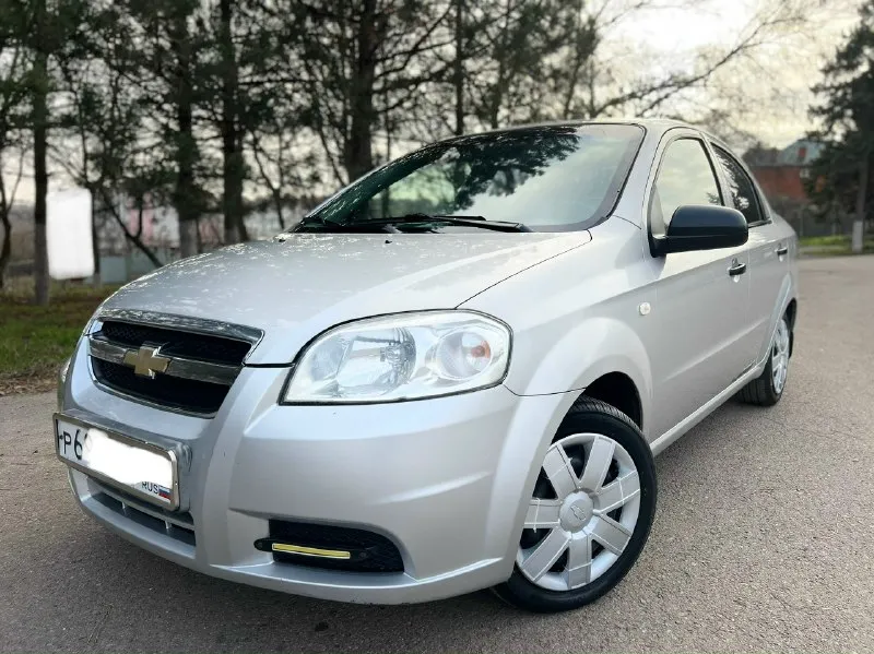 Продам chevrolet aveo в состоянии близко к новому автомобилю! не бита. не крашена. в родной краске! куплена в 2009 году в автосалоне. родной подтверждённый пробег 169.тыс. км. один единственный владелец! за всю жизнь (была в одной семье). только гаражное хранения. сборка корея. авто абсолютно вся обслужена и не требует никаких вложений, и в ближайшее время не будет требовать. история авто кристально чиста как слеза, без подводных камней и скрытых дефектов! за всё время эксплуатации не было не одного дтп! соответственно вся геометрия идеально ровная, все герметики и швы заводские! всё стекла оригинальные. реально очень хорошая авео(таких сейчас единицы). ездили с умом. техническое состояние как у нового автомобиля! двигатель 1.4л. 94л. с. без теплообменника! работает как часы(масло грамма не берёт). кпп переключается мягко и легко. ходовая часть как мяч. есть чеки и заказ наряды что делалось. комплектация: кондиционер(заправлен). гидроусилитель руля. подушки безопасности 📞 звоните: +7(949)4522026 - фотография - 2
