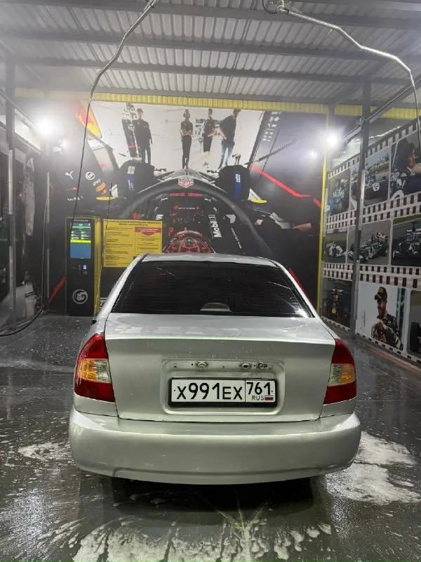Hyundai accent год: 2005 мотор: 1.5 ( газ - бензин ) ездит на бензине и газу. коробка резинка, 5 передач, включаются мягко, не хрустят, не выбивают. ходовая на 4 балла, нужно сделать развал спереди, заменить резину, в комплекте отдам литые диски. кузов от слова совсем не гнилой, днище, пороги, стаканы идеальныыые !!! электрика вся исправна ! салончик на 4 балла, не убитый, но есть возрастные моменты. печка дует, кондиционер работает, музыка хорошая, свет шикарный ( be led, и туманки led ) из минусов: лкп ( притертость с вмятинкой на правой пасажирской двери, зеркало пластик лопнул, и молдинга на дверях не хватает, багажник контакт отходит ( через раз открывается ) но это все не критично, исправимо и на езду не влияет !!! машина на полном ходу, не подводит. по документам кристально чистая, любое переоформление. находится в донецке. цена: 215 к 🫰 обмена нет ❗❗❗ +79490347478 ( telegram если не дозвонитесь ) 📞 звоните: +7(949)0347478 - фотография - 4