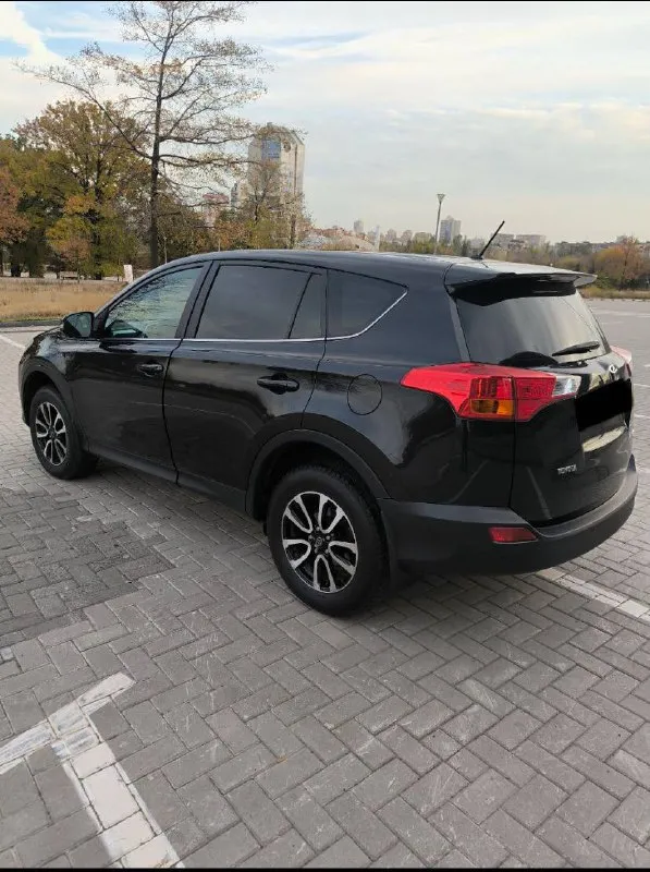 Toyota rav4 2013 год двигатель 2.0 бензин коробка автомат пробег 185 тыс. км автомобиль в отличном состоянии, без дтп, автотека зелёная вложение абсолютно не какого не требует! чистый ухоженный салон, готов на любые проверки с вашей стороны! есть всё для комфортного вождения! двух зонный климат датчик света и дождя подогрев сидений круиз контроль, бортовой компьютер, камера заднего вида, и т д. с документами всё в порядке, продажа с полным переоформлением мрэо 💯 г. донецк цена 1.670.₽ звоните остальное по номеру телефона +79496164847 📞 звоните: +7(949)6164847 - фотография - 4