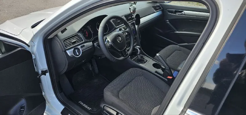 Продам цена: 1.750.000 volkswagen passat b8 usa год:2016 двигатель: 1.8tsi акпп: aisin 6ст. пробег:222.800км. описание: автомобиль в отличном состоянии, делать ничего не нужно, своевременное то, замена масла в моторе каждые 7000км только ravenol 5w30 smp, в акпп каждые 30.000км. только toyota ws. мотор в идеальном состоянии, заводской хон. акпп в отличном состоянии. все стекла родные, включая лобовое установлена дорогая качественная аккустика, магнитола teyes cc3 с регистратором teyes. камерой заднего вида teyes также установлена качественная контурная подсветка. диски r16 родные, на новой зимней резине. вложено во все это больше 400т. р от автомобиля не избавляюсь, продажа не срочная. .. реальному будущему владельцу торг. .. находится: г. мариуполь +79497138247 владимир - фотография - 5