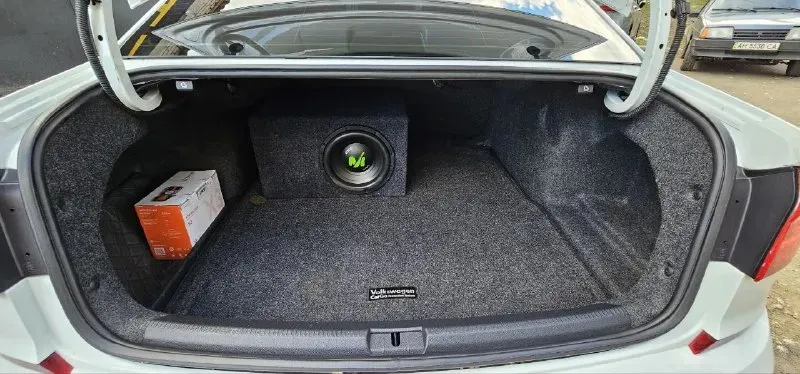 Продам цена: 1.750.000 volkswagen passat b8 usa год:2016 двигатель: 1.8tsi акпп: aisin 6ст. пробег:222.800км. описание: автомобиль в отличном состоянии, делать ничего не нужно, своевременное то, замена масла в моторе каждые 7000км только ravenol 5w30 smp, в акпп каждые 30.000км. только toyota ws. мотор в идеальном состоянии, заводской хон. акпп в отличном состоянии. все стекла родные, включая лобовое установлена дорогая качественная аккустика, магнитола teyes cc3 с регистратором teyes. камерой заднего вида teyes также установлена качественная контурная подсветка. диски r16 родные, на новой зимней резине. вложено во все это больше 400т. р от автомобиля не избавляюсь, продажа не срочная. .. реальному будущему владельцу торг. .. находится: г. мариуполь +79497138247 владимир 📞 звоните: +7(949)7138247 - фотография - 6