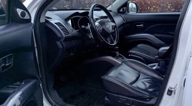 В продаже mitsubishi outlander2007г ✅2.4l 4wd коробка автомат ✅217 000 пробег ✅3 хозяина за всё время !!! ✅птс оригинал!!! ✅родные стекла ✅два ключа 🌿зелёная автотека авто в хорошем состоянии! обслужен!! на данный момент без вложений мотор не троит, не дымит, масло не расходует. коробка переключает плавно, ходовая обслужена!!! по кузову без ржавчины гнили дно пороги всё целое! огромный багажник+складывание сиденья комплектация: -под рулевые лепестки -полный привод -люк -кожаный салон -управление на руле -4 стеклоподъёмника -складывания зеркал -электро зеркала -обогрев заднего-переднего стекла -подогрев передних сидений -штатная сигнализация -музыка aux, bluetooth, cd, fm документы без штрафов, запретов, ограничений продажа по дкп или мрэо торг уместен!!! осмотр донецк цена 965000р +79493977821 +79494017806 - фотография - 6