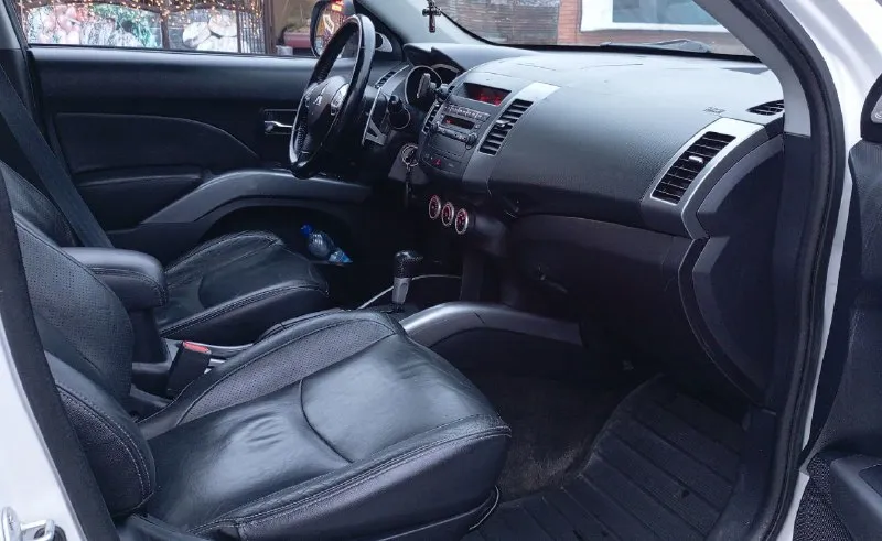 В продаже mitsubishi outlander2007г ✅2.4l 4wd коробка автомат ✅217 000 пробег ✅3 хозяина за всё время !!! ✅птс оригинал!!! ✅родные стекла ✅два ключа 🌿зелёная автотека авто в хорошем состоянии! обслужен!! на данный момент без вложений мотор не троит, не дымит, масло не расходует. коробка переключает плавно, ходовая обслужена!!! по кузову без ржавчины гнили дно пороги всё целое! огромный багажник+складывание сиденья комплектация: -под рулевые лепестки -полный привод -люк -кожаный салон -управление на руле -4 стеклоподъёмника -складывания зеркал -электро зеркала -обогрев заднего-переднего стекла -подогрев передних сидений -штатная сигнализация -музыка aux, bluetooth, cd, fm документы без штрафов, запретов, ограничений продажа по дкп или мрэо торг уместен!!! осмотр донецк цена 965000р +79493977821 +79494017806 - фотография - 7