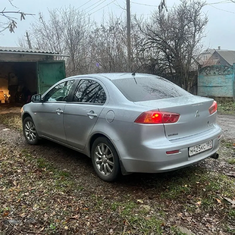 Продам mitsubishi lancer x 2008г мкпп 1.5 автомобиль в отличном состоянии оригинальный пробег 211000тыс. км. в 2009г был куплен в салоне, 1 владелец машина ухоженная, полностью обслужена, не требует никаких вложений. в автомобиле менялись только оригинальные запчасти, масла, и т. п работает каждая кнопочка, подогревы, обогревы, климат контроль, печка жарит, кондиционер холодит. полностью в родном окрасе. гаражное хранение противоугонная система. по ходовой части никаких проблем, ничего не стучит. машина едет бодро, очень экономичный расход. машина хозяйская. любые проверки, за автомобиль не стыдно! юридическая чистота, любое переоформление! цена 780000₽ минимальный торг кто ищет действительно живого лансера, звоните: +79495250614 +79495118385 осмотр: донецк, макеевка - фотография - 3