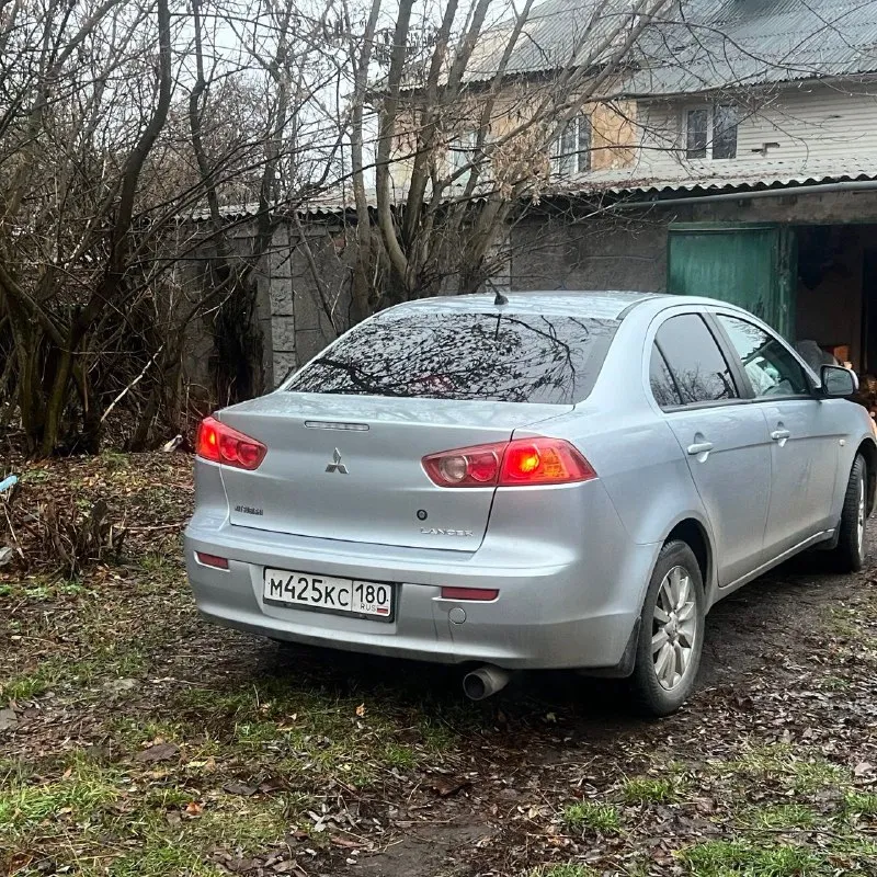 Продам mitsubishi lancer x 2008г мкпп 1.5 автомобиль в отличном состоянии оригинальный пробег 211000тыс. км. в 2009г был куплен в салоне, 1 владелец машина ухоженная, полностью обслужена, не требует никаких вложений. в автомобиле менялись только оригинальные запчасти, масла, и т. п работает каждая кнопочка, подогревы, обогревы, климат контроль, печка жарит, кондиционер холодит. полностью в родном окрасе. гаражное хранение противоугонная система. по ходовой части никаких проблем, ничего не стучит. машина едет бодро, очень экономичный расход. машина хозяйская. любые проверки, за автомобиль не стыдно! юридическая чистота, любое переоформление! цена 780000₽ минимальный торг кто ищет действительно живого лансера, звоните: +79495250614 +79495118385 осмотр: донецк, макеевка - фотография - 4