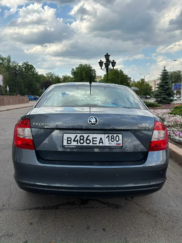 Продам skoda rapid 2014 год двигатель 1.6, автомат работает все идеально, без каких либо нареканий. обслуженная сервисная машина✅ минимальный родной пробег🏇(98 тыс) машина у которой читается история! полтора собственника (первый дедушка по октябрь 24г. ) хороший внешний вид цепной надежнейший мотор на 105 л. с. новая летняя резина, по технике все обслужено, масло и фильтра новые! масло в коробке новое! машина без ржавчины днище обработано, есть защита двигателя)) гаражное хранение!😍 комплектация автомобиля: • гур • абс • asc • круиз-контроль • климат-контроль • курсовая устойчивость на дороге • подогрев сидений • электро подъемники • электро зеркала с подогревом • помощь при подъёме в гору • розетка 12v • регулировка руля по вылету • регулировка руля по высоте • галогеновые фары • противотуманные фары • иммобилайзер • обратная связь • центральный замок • штатная сигнализация машиной останетесь довольны😊 удачи найти на рынке что-то более целое! имейте ввиду, что совсем ск 📞 звоните: +7(949)3461374 - фотография - 3