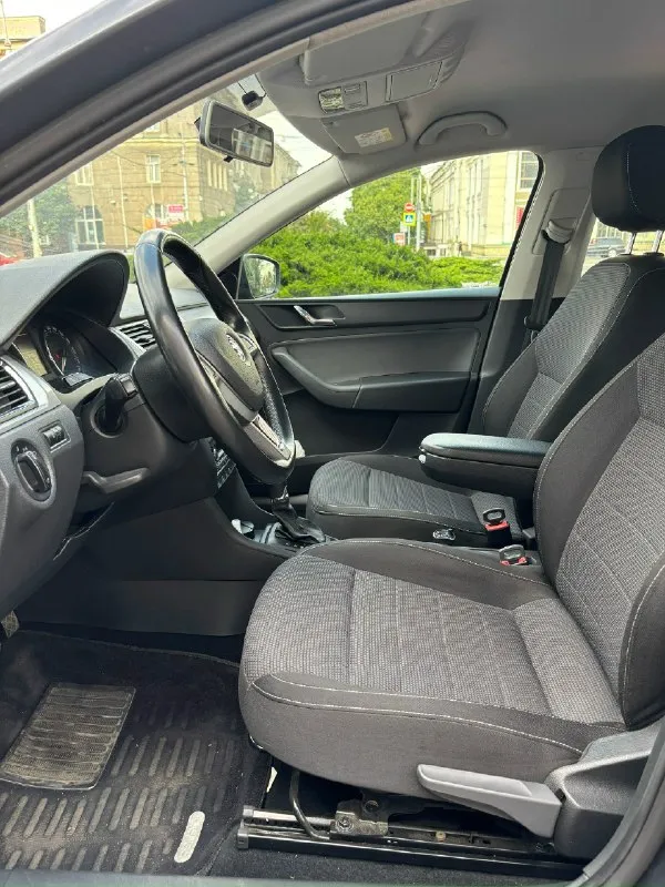 Продам skoda rapid 2014 год двигатель 1.6, автомат работает все идеально, без каких либо нареканий. обслуженная сервисная машина✅ минимальный родной пробег🏇(98 тыс) машина у которой читается история! полтора собственника (первый дедушка по октябрь 24г. ) хороший внешний вид цепной надежнейший мотор на 105 л. с. новая летняя резина, по технике все обслужено, масло и фильтра новые! масло в коробке новое! машина без ржавчины днище обработано, есть защита двигателя)) гаражное хранение!😍 комплектация автомобиля: • гур • абс • asc • круиз-контроль • климат-контроль • курсовая устойчивость на дороге • подогрев сидений • электро подъемники • электро зеркала с подогревом • помощь при подъёме в гору • розетка 12v • регулировка руля по вылету • регулировка руля по высоте • галогеновые фары • противотуманные фары • иммобилайзер • обратная связь • центральный замок • штатная сигнализация машиной останетесь довольны😊 удачи найти на рынке что-то более целое! имейте ввиду, что совсем ск 📞 звоните: +7(949)3461374 - фотография - 7