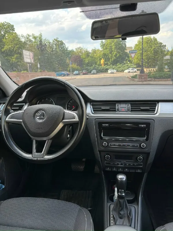 Продам skoda rapid 2014 год двигатель 1.6, автомат работает все идеально, без каких либо нареканий. обслуженная сервисная машина✅ минимальный родной пробег🏇(98 тыс) машина у которой читается история! полтора собственника (первый дедушка по октябрь 24г. ) хороший внешний вид цепной надежнейший мотор на 105 л. с. новая летняя резина, по технике все обслужено, масло и фильтра новые! масло в коробке новое! машина без ржавчины днище обработано, есть защита двигателя)) гаражное хранение!😍 комплектация автомобиля: • гур • абс • asc • круиз-контроль • климат-контроль • курсовая устойчивость на дороге • подогрев сидений • электро подъемники • электро зеркала с подогревом • помощь при подъёме в гору • розетка 12v • регулировка руля по вылету • регулировка руля по высоте • галогеновые фары • противотуманные фары • иммобилайзер • обратная связь • центральный замок • штатная сигнализация машиной останетесь довольны😊 удачи найти на рынке что-то более целое! имейте ввиду, что совсем ск 📞 звоните: +7(949)3461374 - фотография - 9
