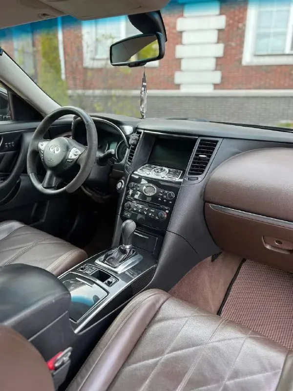 Infinity fx35 цена 1.685.000 торг-обмен номер: +79496358178 автомобиль в идеальнейшем состоянии вложений не требует от слова совсем замена масла каждые 6 тысяч км мотор 3.5 бензин работает как часы, не дымит и не троит коробка автомат, переключает плавно, без дёрганий и пинков, ходовая часть вся обслужена, за машину не стыдно ! богатая комплектация, без ключевой доступ, кнопка старт стоп, подсветка дверей, память сидений, электро регулировка сидений и зеркал, полный электро пакет, датчик света и дождя, кожаный мультируль с альконтарой, обдув и подогрев сидений, двух зонный климат контроль, хорошая мультимедиа, люк, полный привод 📞 звоните: +7(949)6358178 - фотография - 4