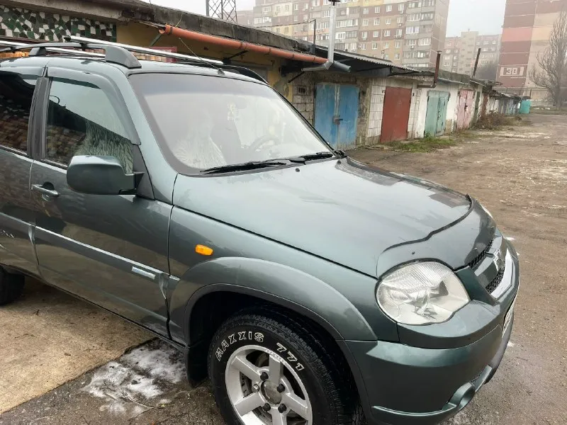 Chevrolet нива 2010г. в. двигатель 1.7 пробег 176 000 собственник. цена 560 000 +7 949 483 47 50 авто на полном боевом ходу. ступицы усиленные urban пошли рыжики, пользуюсь машиной редко делать не хочу 📞 звоните: +7(949)4834750 - фотография - 8
