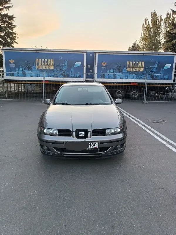 Цена 580.000р + торг продам seat leon 2005г двигатель 1.6 16 клап коробка механика 5ступ пробег 214500км по технике полная копия golf 4/octavia tour в базовой комплектации, кондиционер, гур, 2эсп. машина в хорошем состоянии, в родной краске, не гнилой, двигатель работает как часики, переоформление без проблем. 2 комплекта дисков с резиной(лето легкосплав r16, зима штампы r15) подробно по машине расскажу по телефону тел. +79493804460 📲 tg: @deeps1zz 📞 звоните: +7(949)3804460 - фотография - 2