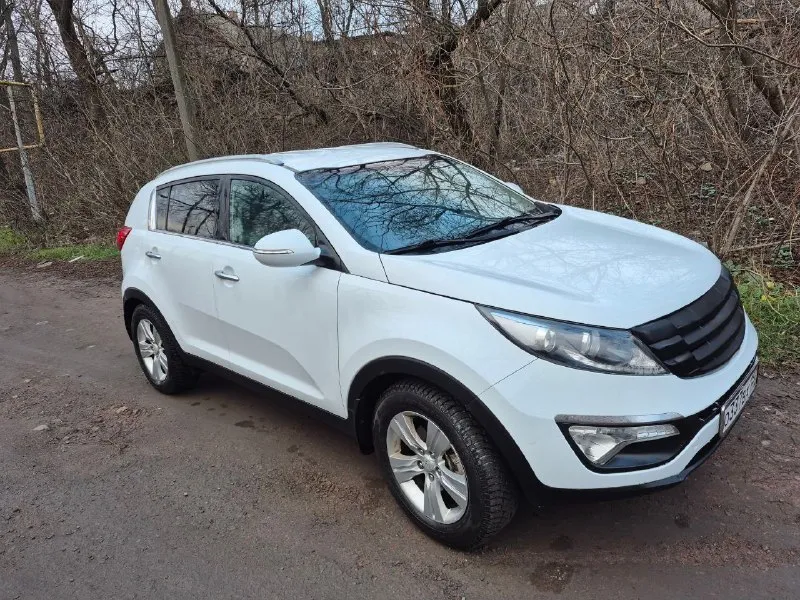 Продам киа спортейдж3,2012г. В. ,150л. С. ,автомат, белый, пробег 227000км не смотанный, .салон идеал, чистый опрятный ухоженный, все жидкости поменяны на новые, масла в коробке и в двигателе новое, катализатор полностью вырезан, стоит новая выхлопная система, много чего поменяно на новое, имеются чеки, колеса уже на зимней шипованной резине, авто полностью обслужено и сделано и готово к дальнейшей эксплуатации без вложений, номера180, смотрится очень красиво, цена 1300 000₽, тел:+79493963909
Г. Торез - фотография - 3