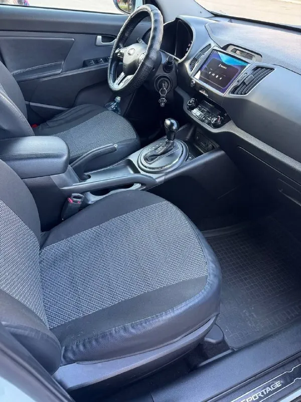 Продам киа спортейдж3,2012г. В. ,150л. С. ,автомат, белый, пробег 227000км не смотанный, .салон идеал, чистый опрятный ухоженный, все жидкости поменяны на новые, масла в коробке и в двигателе новое, катализатор полностью вырезан, стоит новая выхлопная система, много чего поменяно на новое, имеются чеки, колеса уже на зимней шипованной резине, авто полностью обслужено и сделано и готово к дальнейшей эксплуатации без вложений, номера180, смотрится очень красиво, цена 1300 000₽, тел:+79493963909
Г. Торез - фотография - 7