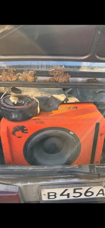 Продам 99 2008года без права продажи! связь с хозяином есть. на ходу, но есть куда приложить руки! есть газ двигатель работает без нареканий, коробка не выбивает. пороги целые в машине хорошая музыка магнитофон prology kraken 8 на 65 сзади 4 овала впереди 2 aктивный саб dl audio машина находится в г. ждановка +79495260315 цена 100тыс 📞 звоните: +7(949)5260315 - фотография - 5