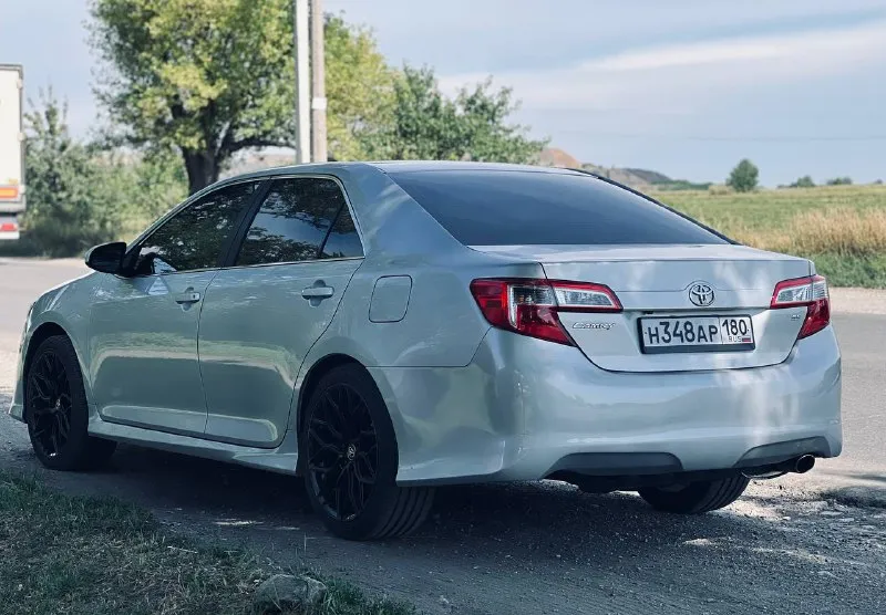 Toyota camry 50 2014, se. продам свой личный автомобиль, во владении 2 года машина имеет вид, отличное состояние. автозапуск, управление с телефона 3 комплекта колес+2 комплекта дисков+заводская магнитола подробности по телефону. +79495348841 цена 1.8🍋 макеевка 📲 tg: слава 📞 звоните: +7(949)5348841 - фотография - 4